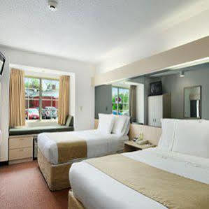 Microtel Inn & Suites By Wyndham Seneca Falls Ngoại thất bức ảnh